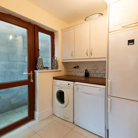 Steps From Main Street - Dingle