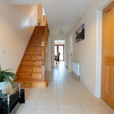 Steps From Main Street - * Dingle