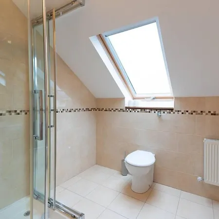 Steps From Main Street - * Dingle