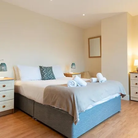 Steps From Main Street - Dingle