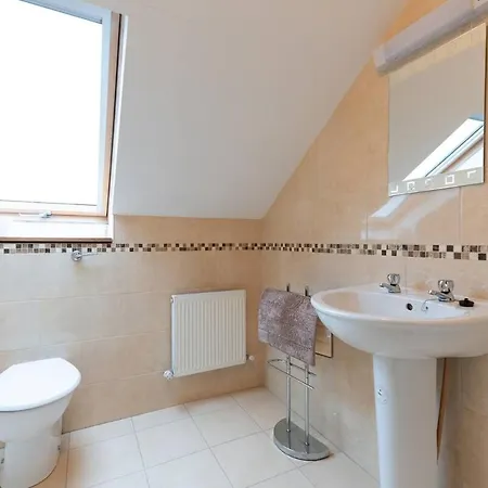 Steps From Main Street - * Dingle