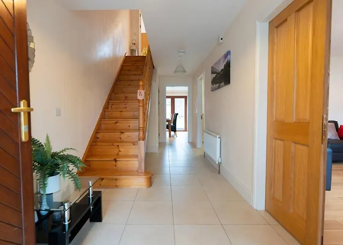 Steps From Main Street - * Dingle