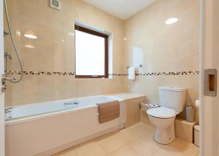 Tatil Evi Steps From Main Street -