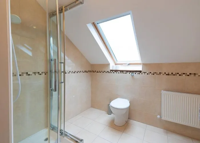 Steps From Main Street - * Дингл