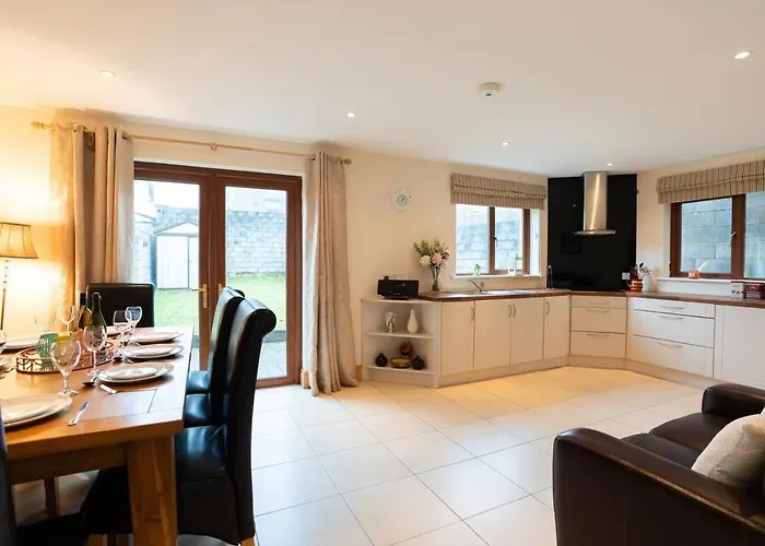 Steps From Main Street - Tatil Evi