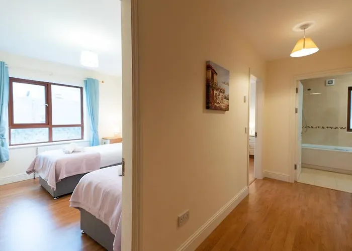 Steps From Main Street - Tatil Evi *