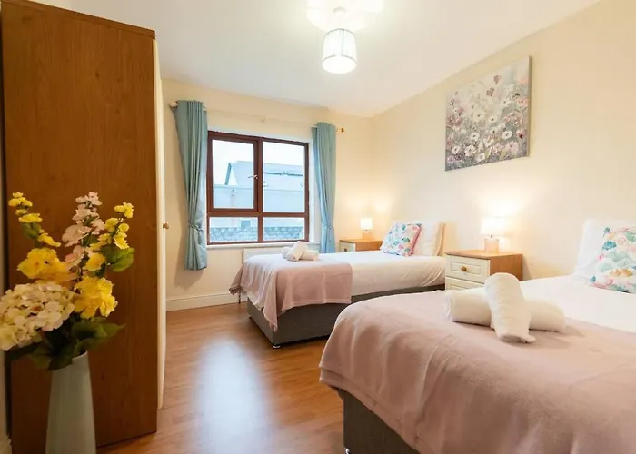 Steps From Main Street - Dingle