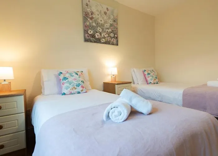 Steps From Main Street - * Dingle