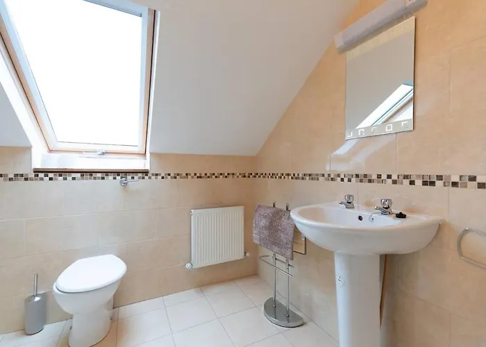 Steps From Main Street - * Дингл