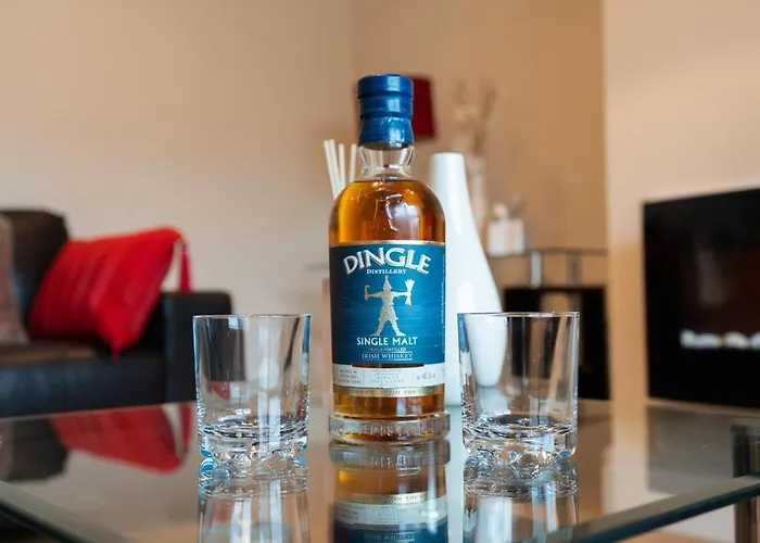 Steps From Main Street - * Дингл